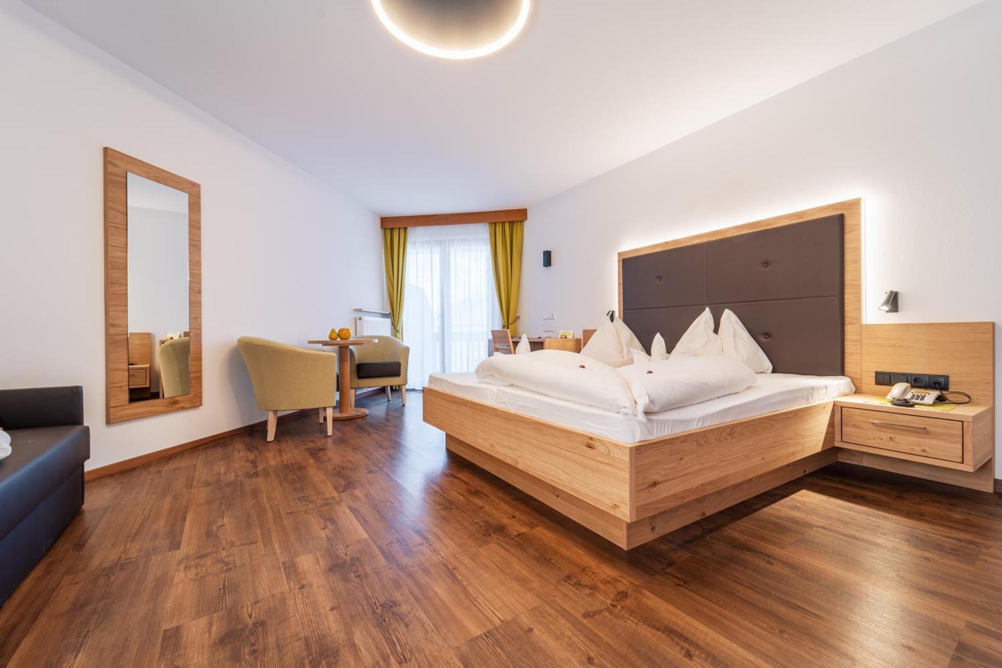 Hotel Meinhardt Schenna Eksteriør bilde